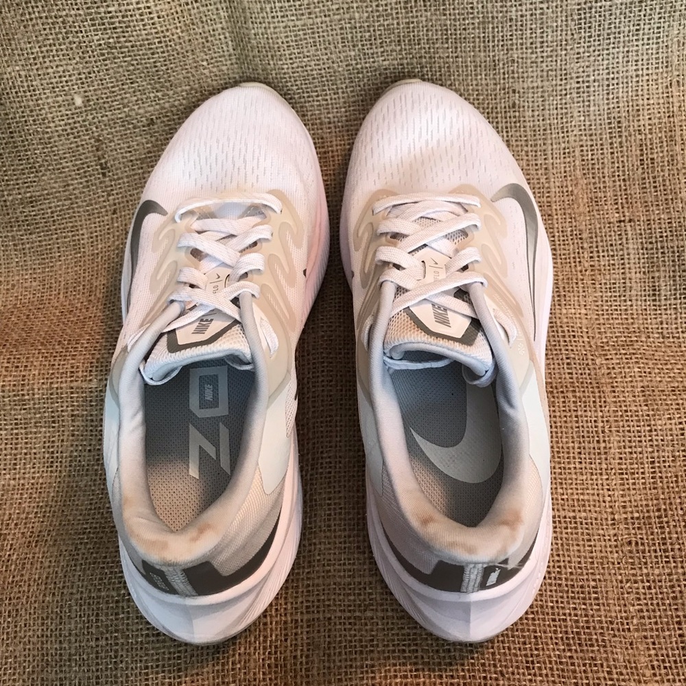 Nike Women’s Zoom Winflo White Silver Size 6 - Picture 8 of 10